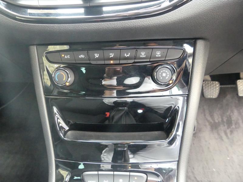 Vauxhall Astra Photo ec8b4690-bdec-4b9f-8db7-8ff8377d76eb.jpg