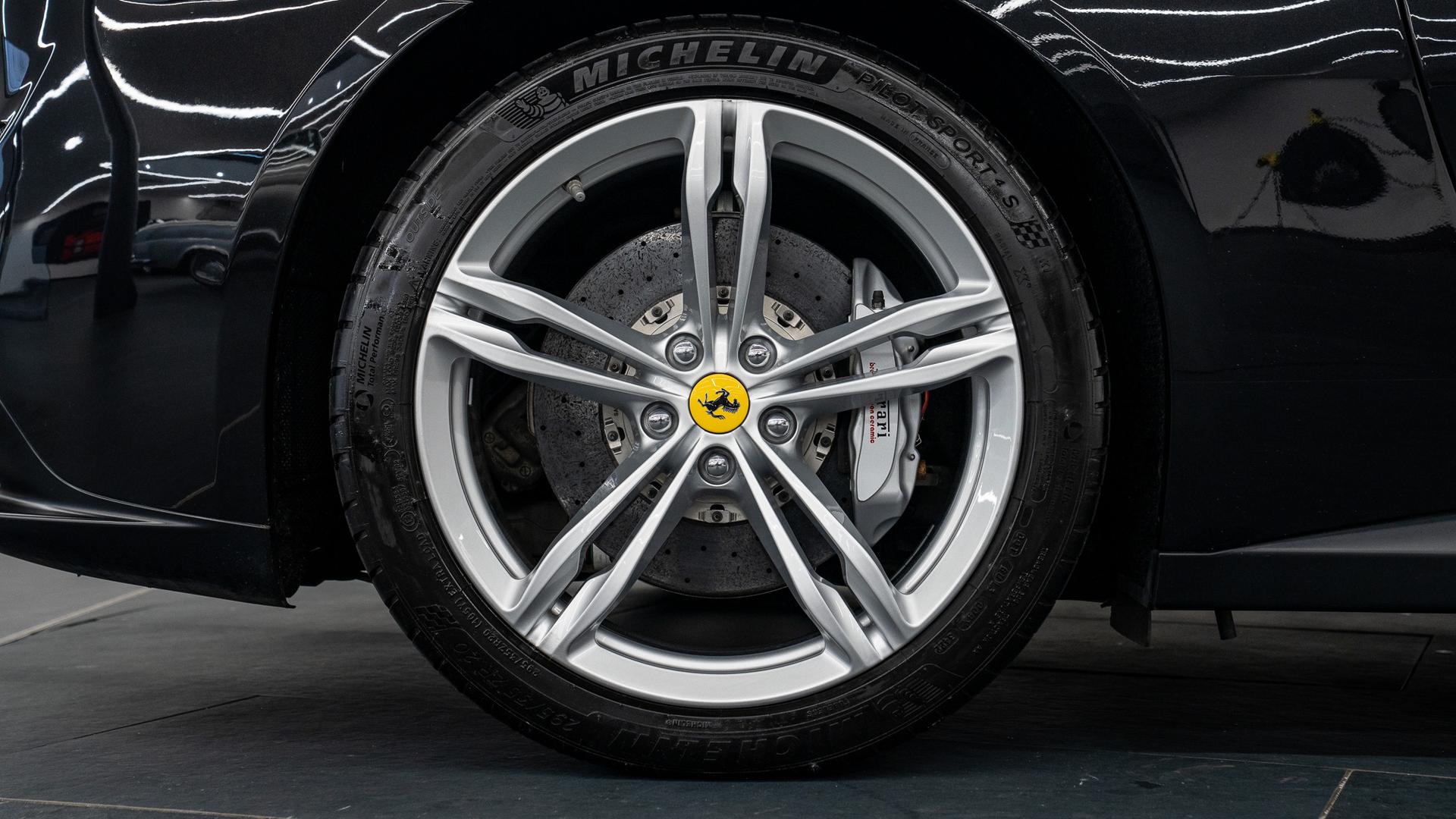 Ferrari GTC4Lusso Photo eca2e8a2-b18f-4b11-8edc-2b7d415b97ae.jpg
