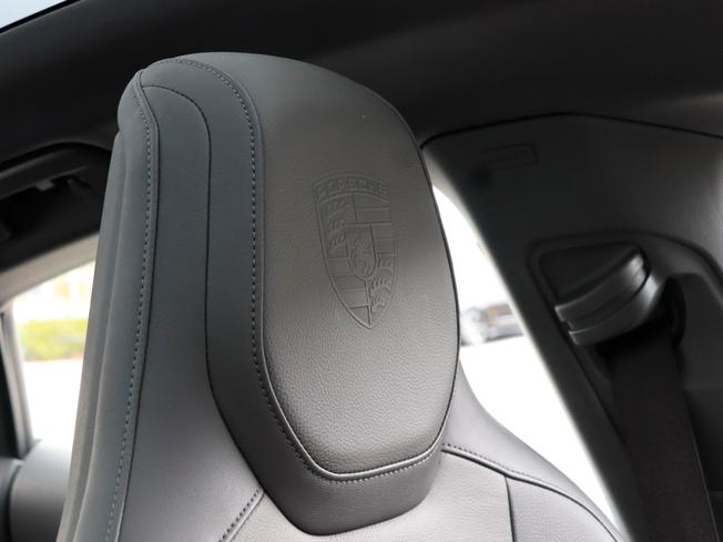 PORSCHE Taycan Photo 26