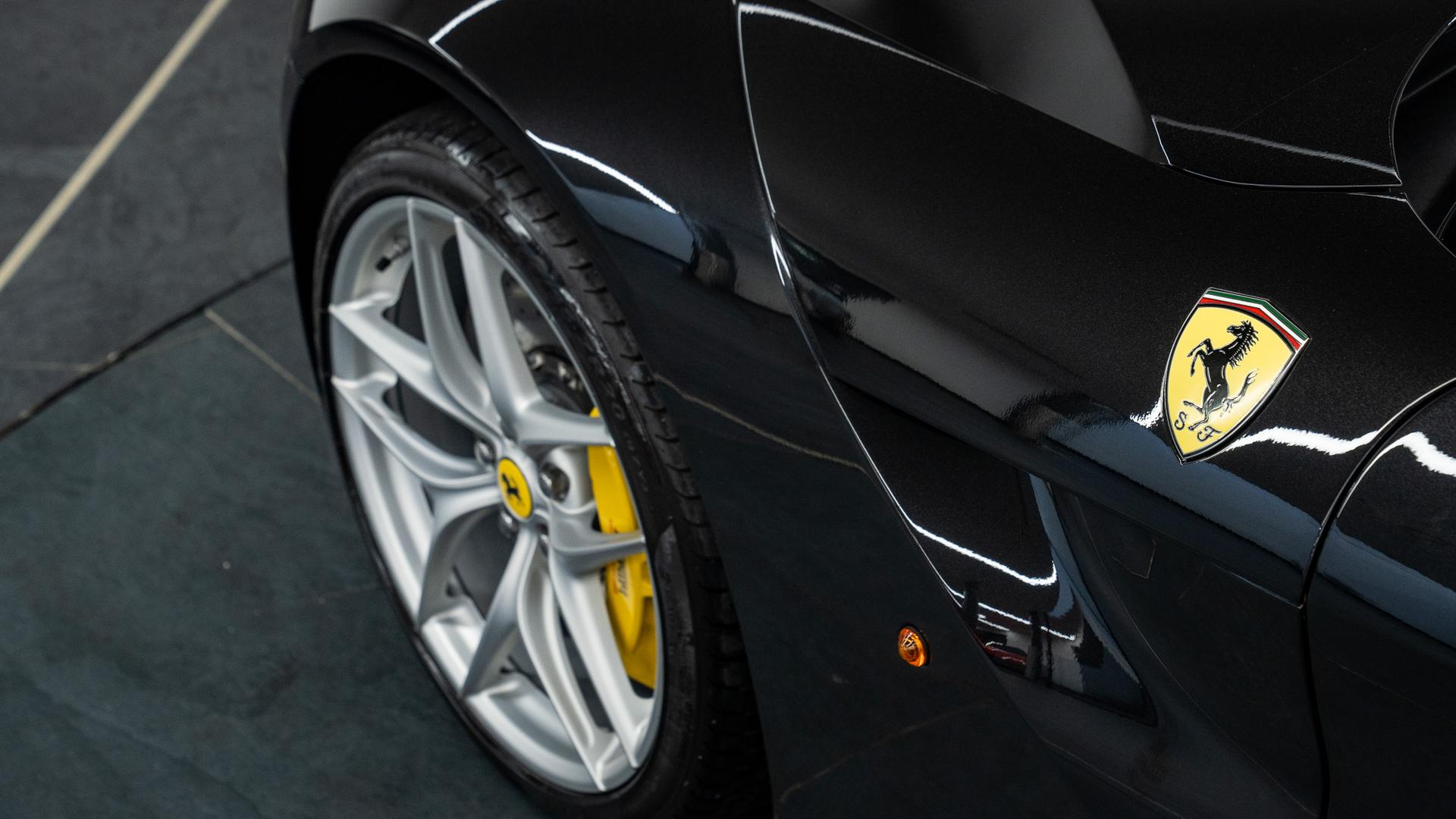 Ferrari F12 Photo ecc7dc65-c848-4087-9d72-2ea970cc932e.jpg