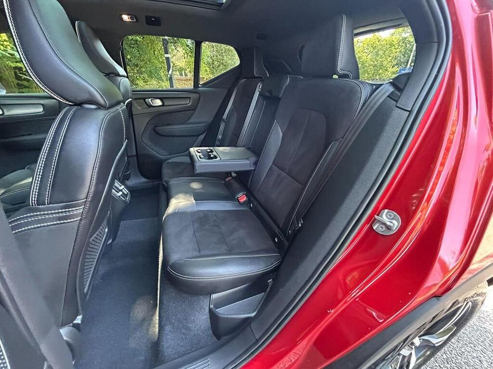 Used Volvo XC40 HN22CJV 26