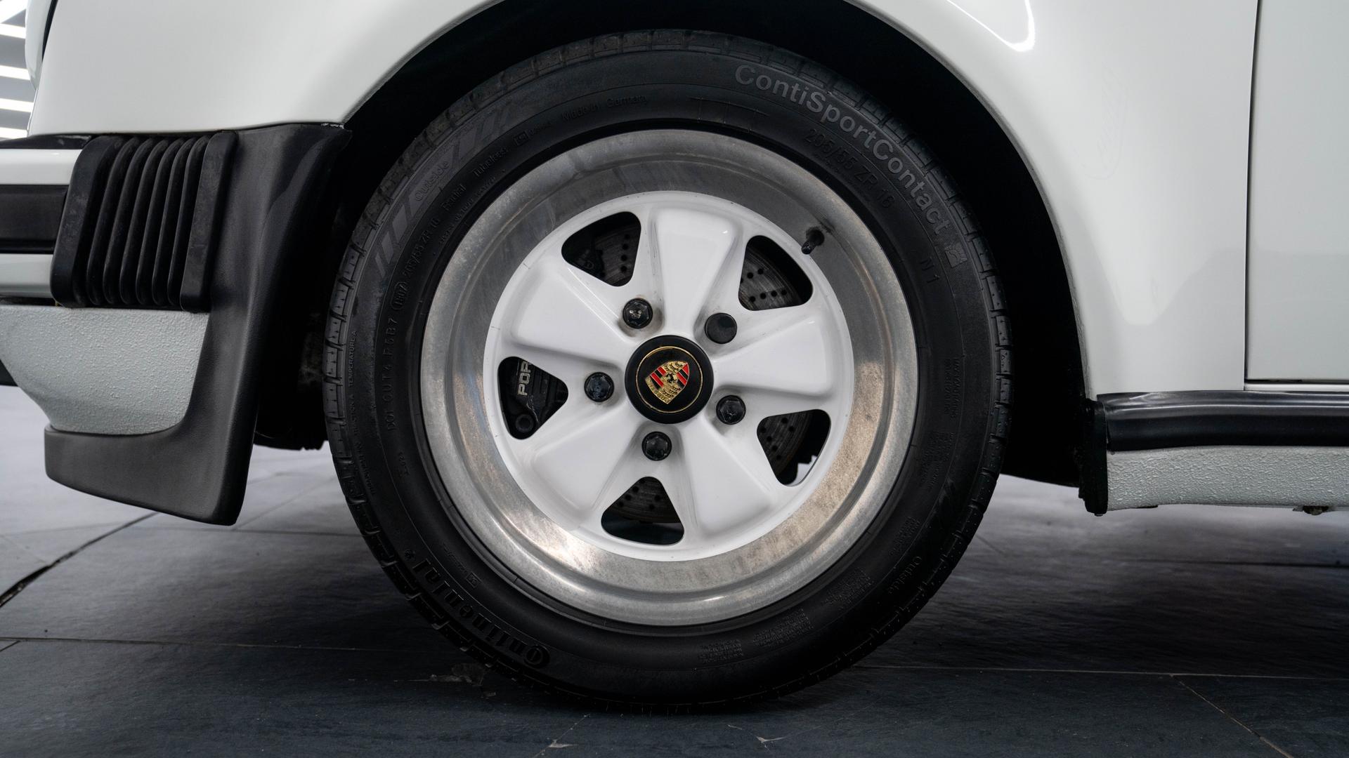 Porsche 911 Carrera Photo ed0558a1-cd31-451e-ad2d-170f2967872d.jpg