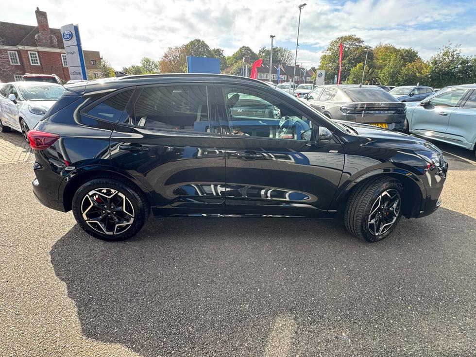 Ford Kuga Photo ed2ee80c-2440-4fc0-a799-379094397a7f.jpeg