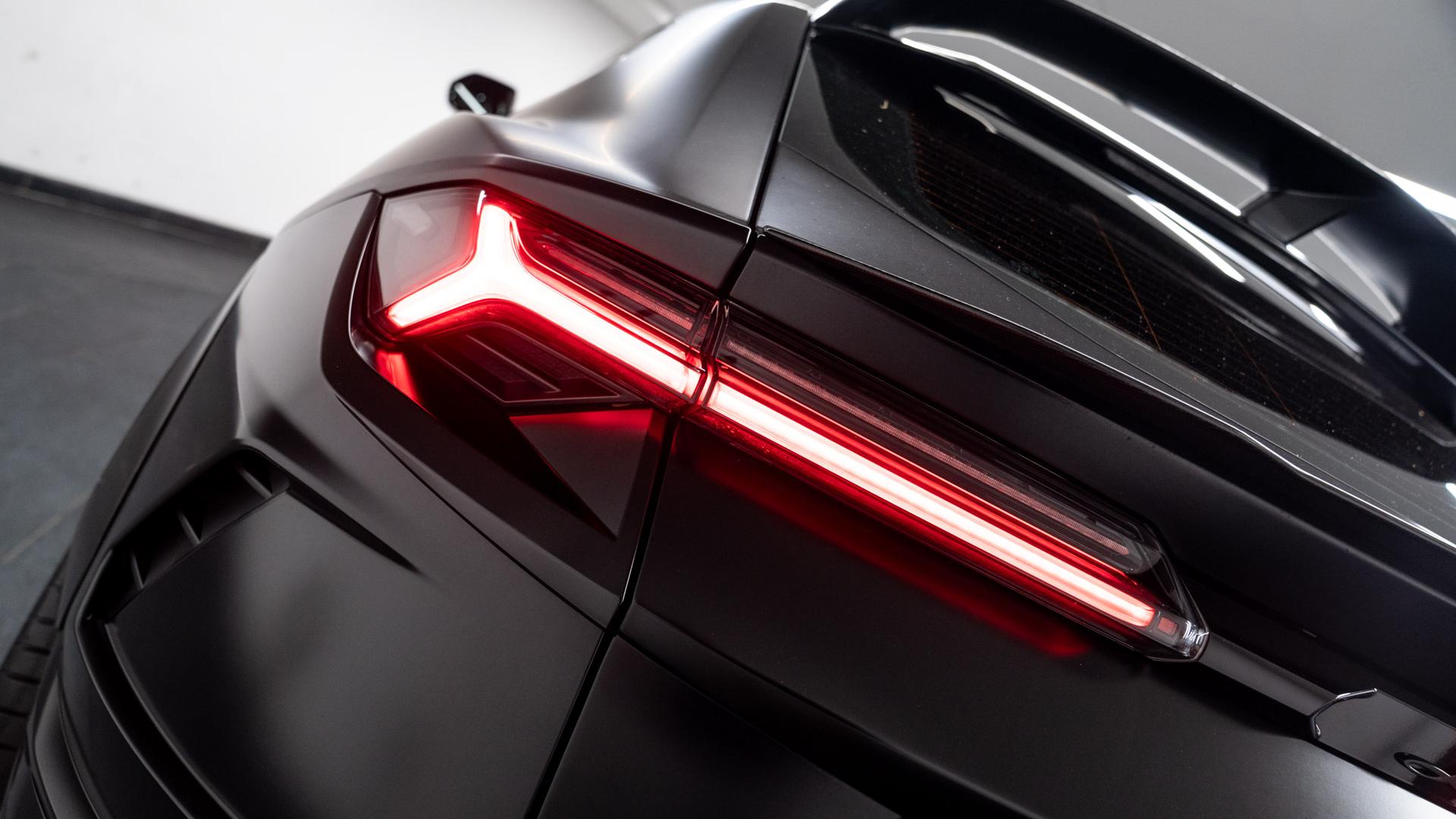 LAMBORGHINI Urus Photo ed334002-c785-4896-8e70-bef0291394fe.jpg