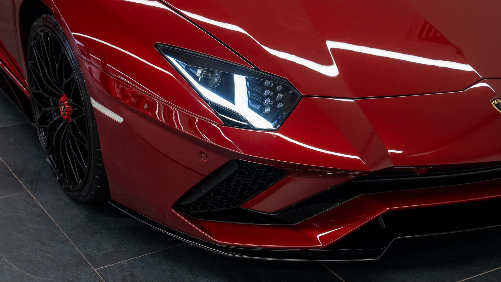LAMBORGHINI Aventador Photo ed503324-5e31-4ed8-b2f7-5803513b29b8.jpg