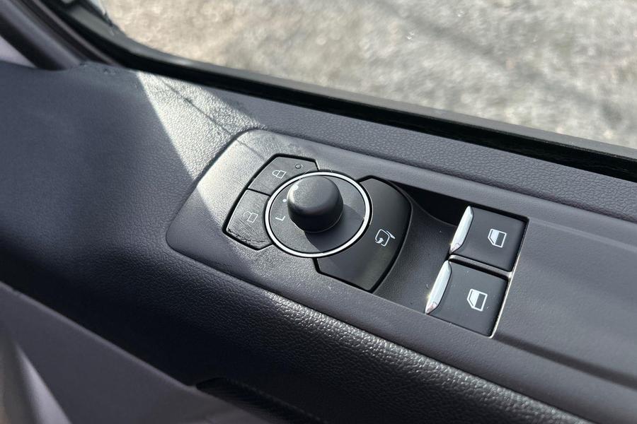 Ford TRANSIT CUSTOM Photo ed570969-682c-40cc-a45a-24b746dbfc55.jpg