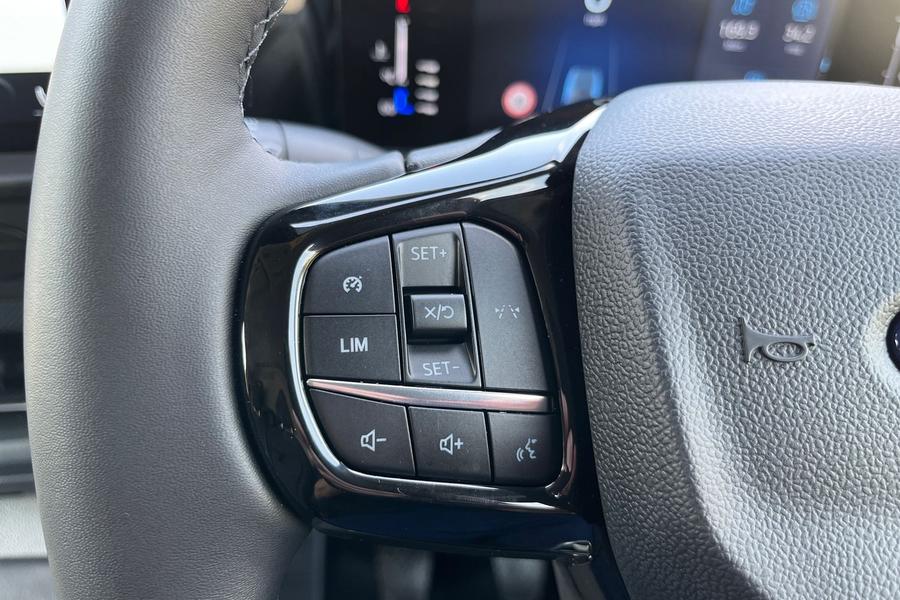 Ford TRANSIT CUSTOM Photo ed584c10-f3d7-469d-85d5-2a0125e960e3.jpg