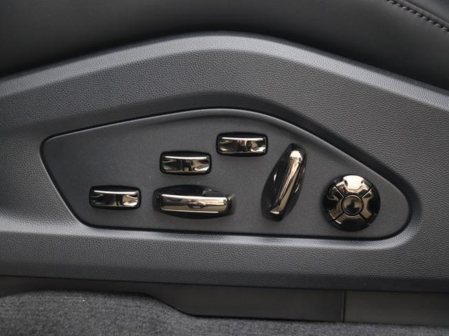 PORSCHE Cayenne Electric Photo 10