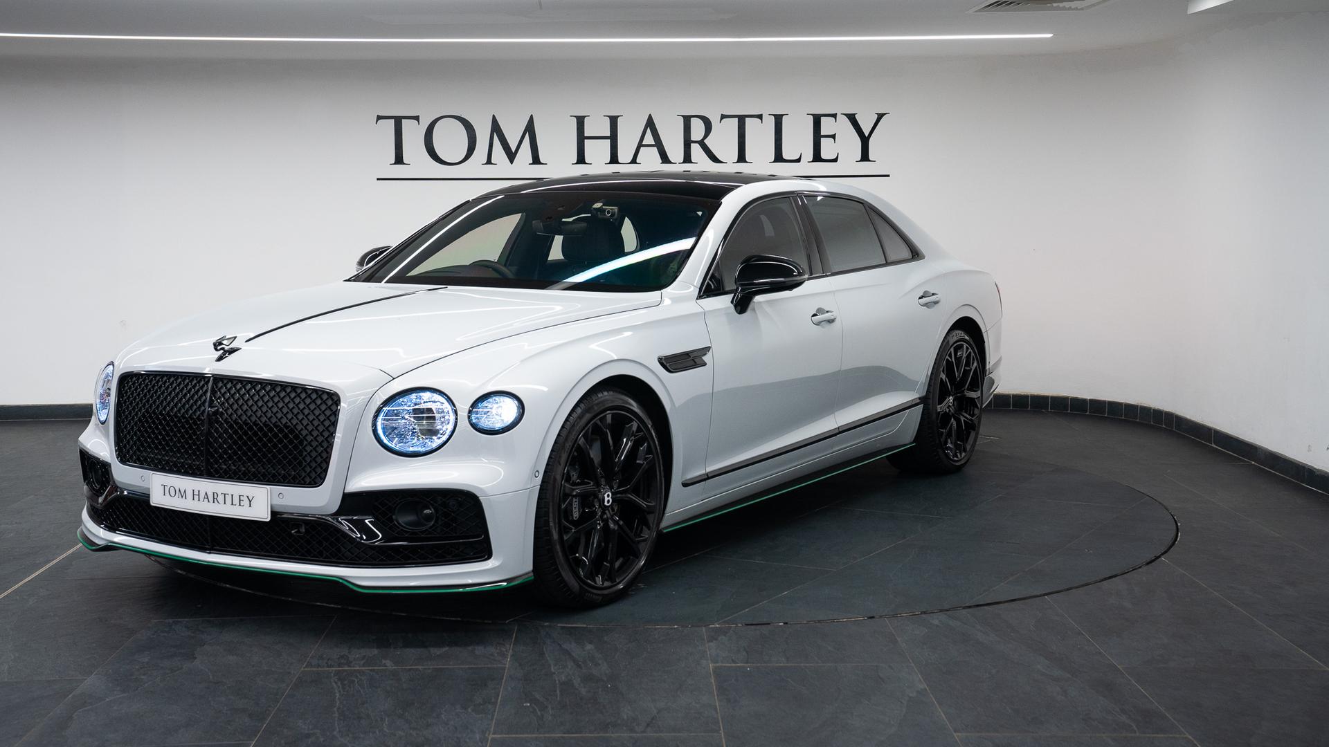 Bentley Flying Spur Photo ed8640e2-799f-475a-b594-ee0fad9a1383.jpg