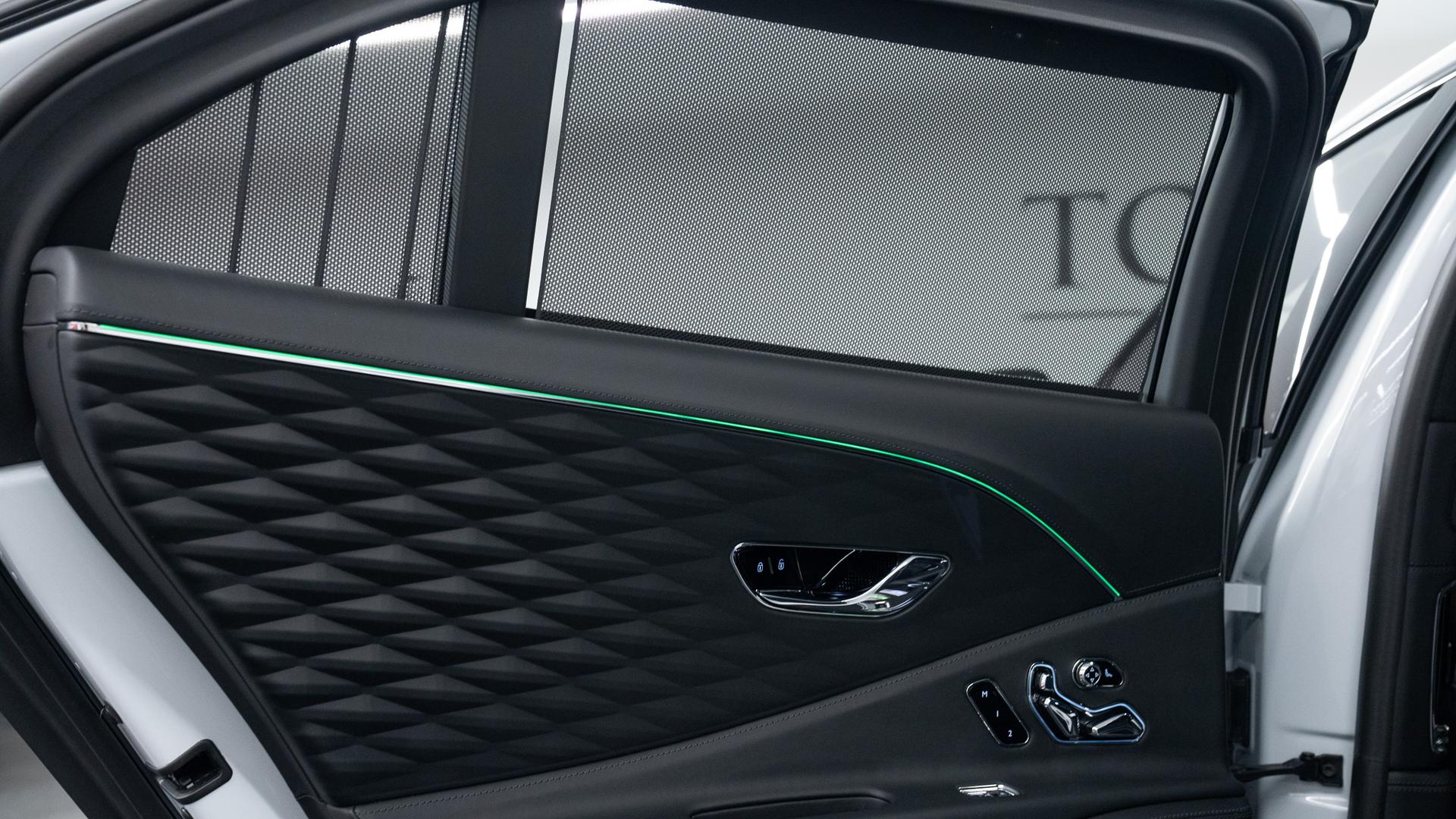 Bentley Flying Spur Photo eda3c646-8242-4b18-bf66-de33cc74fab2.jpg