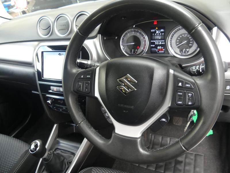 Suzuki Vitara Photo edb1d8f7-f8c5-4b8f-9c00-d78d033a5e86.jpg
