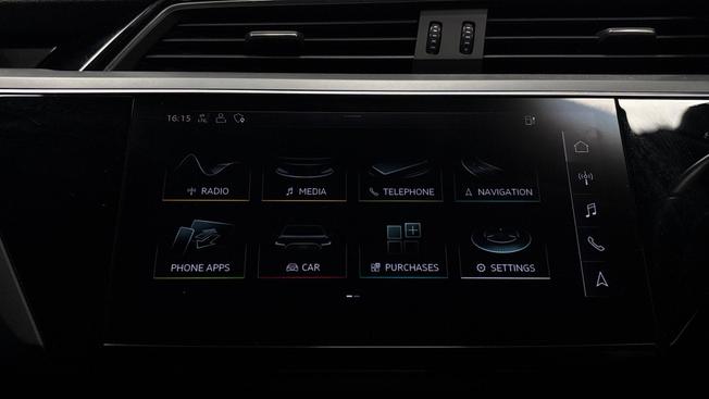 AUDI e-tron Photo 9