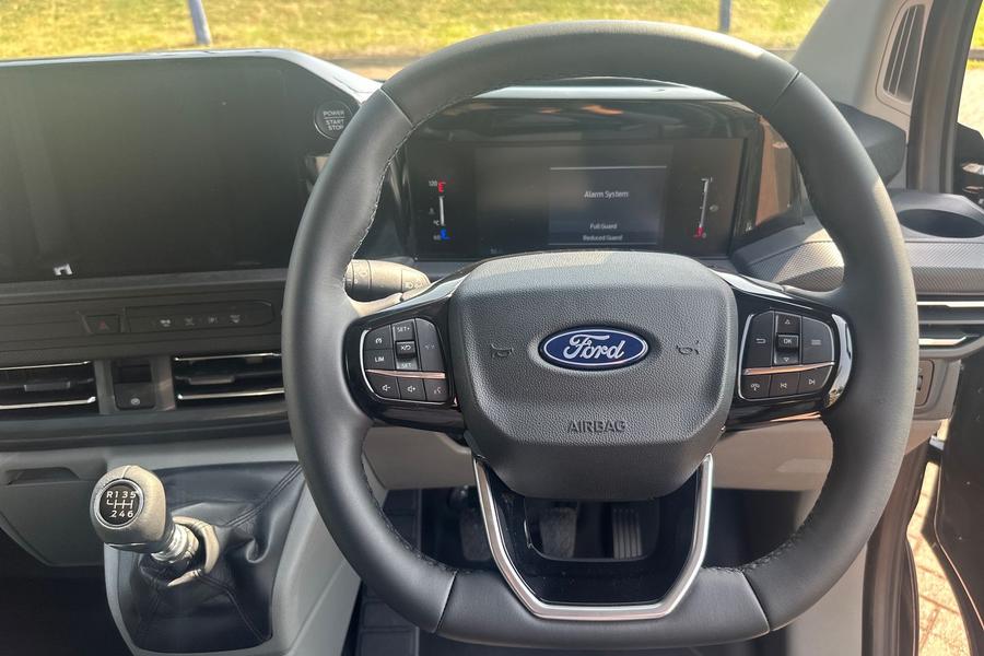 Ford TRANSIT CUSTOM Photo edbeb7a0-a6e7-41d2-a2fc-9eeec4aa7d5f.jpg
