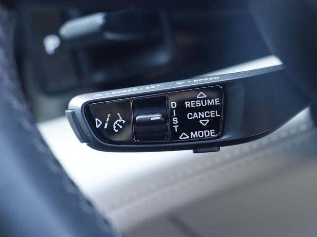 PORSCHE Taycan Photo 35
