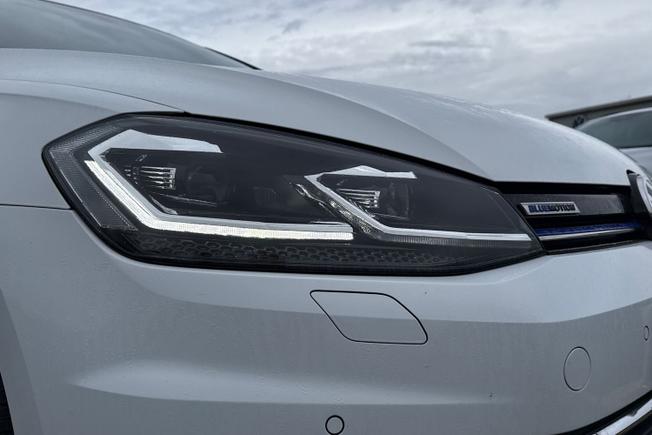 VOLKSWAGEN Golf Photo 19