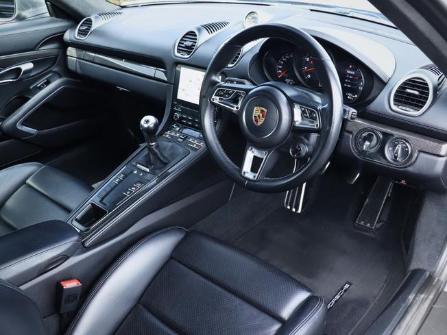 PORSCHE 718 Cayman Photo 16