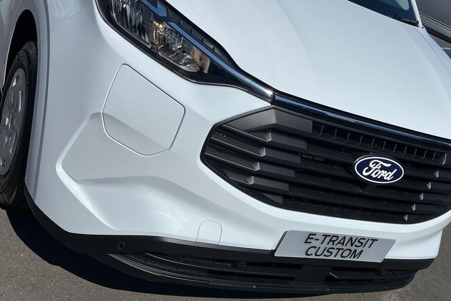 Ford TRANSIT CUSTOM Photo edfac848-c543-4671-a7ae-4bb2edbbfdb7.jpg