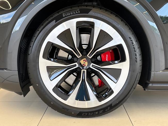 Porsche Cayenne Electric Photo 17