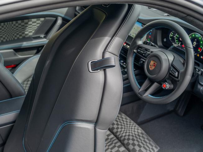 PORSCHE 911 Photo 9