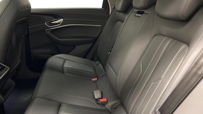 AUDI e-tron Photo 7