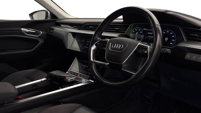 AUDI e-tron Photo 7