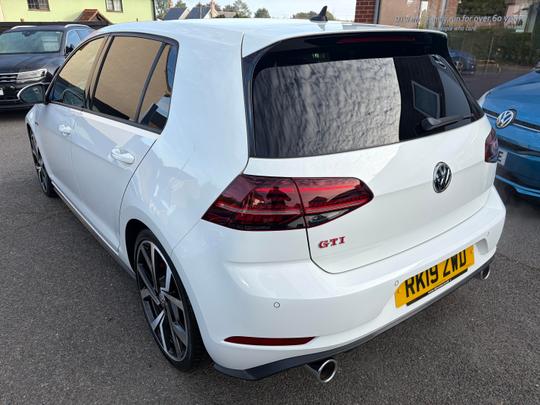 Volkswagen Golf Photo ee16fe0b-ce7f-4241-b359-e143d69222bd.jpeg