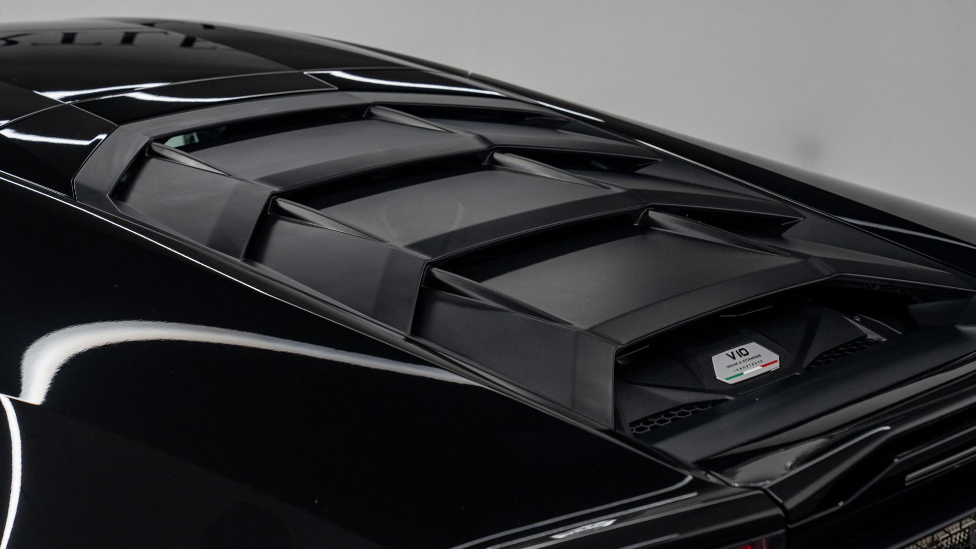 LAMBORGHINI Huracan Photo ee1ab714-3ddc-447e-8620-0b8f5d1dff8b.jpg