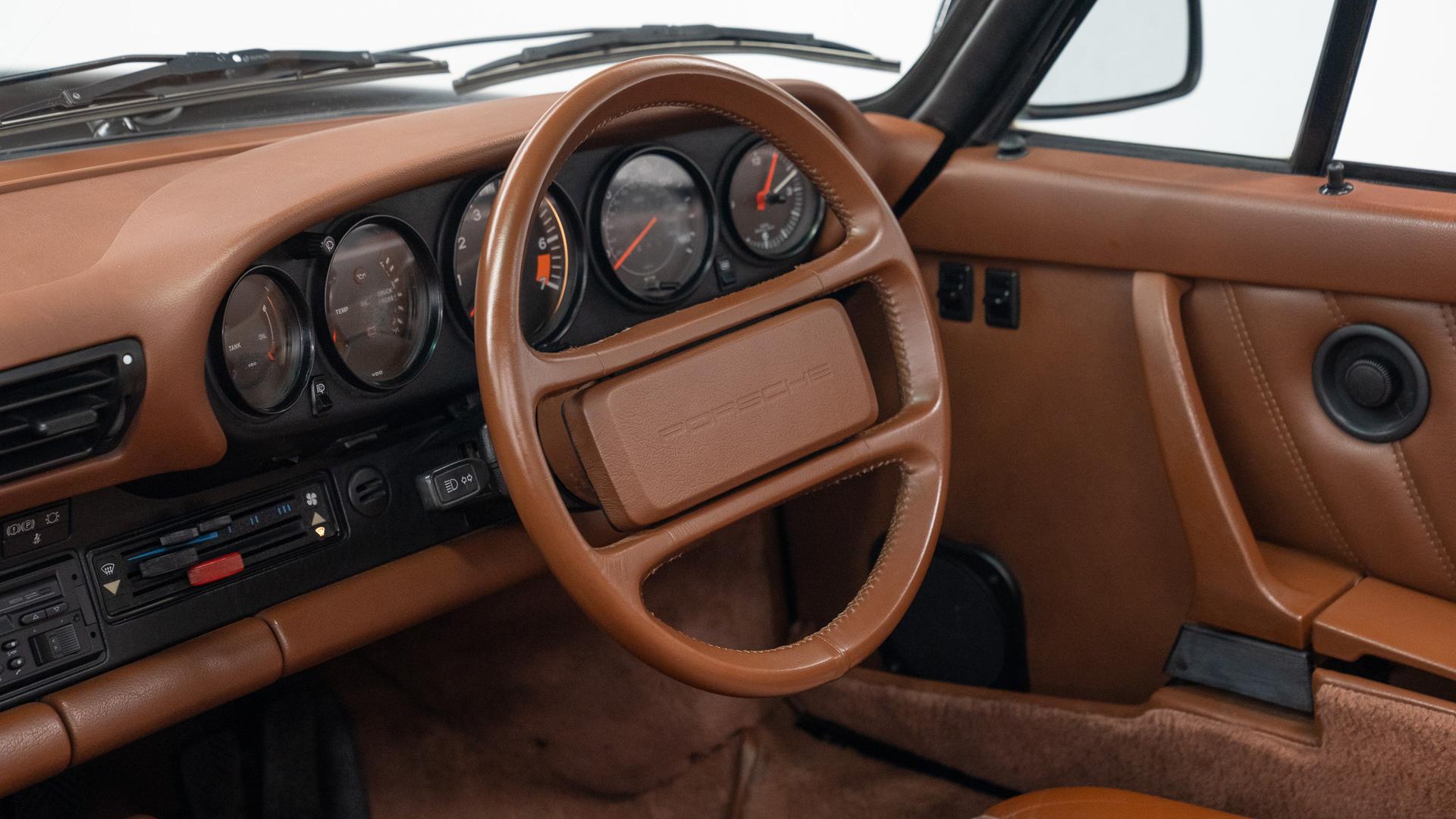 Porsche 911 Photo ee35aacd-37f8-4449-aae7-d70a1656f44b.jpg