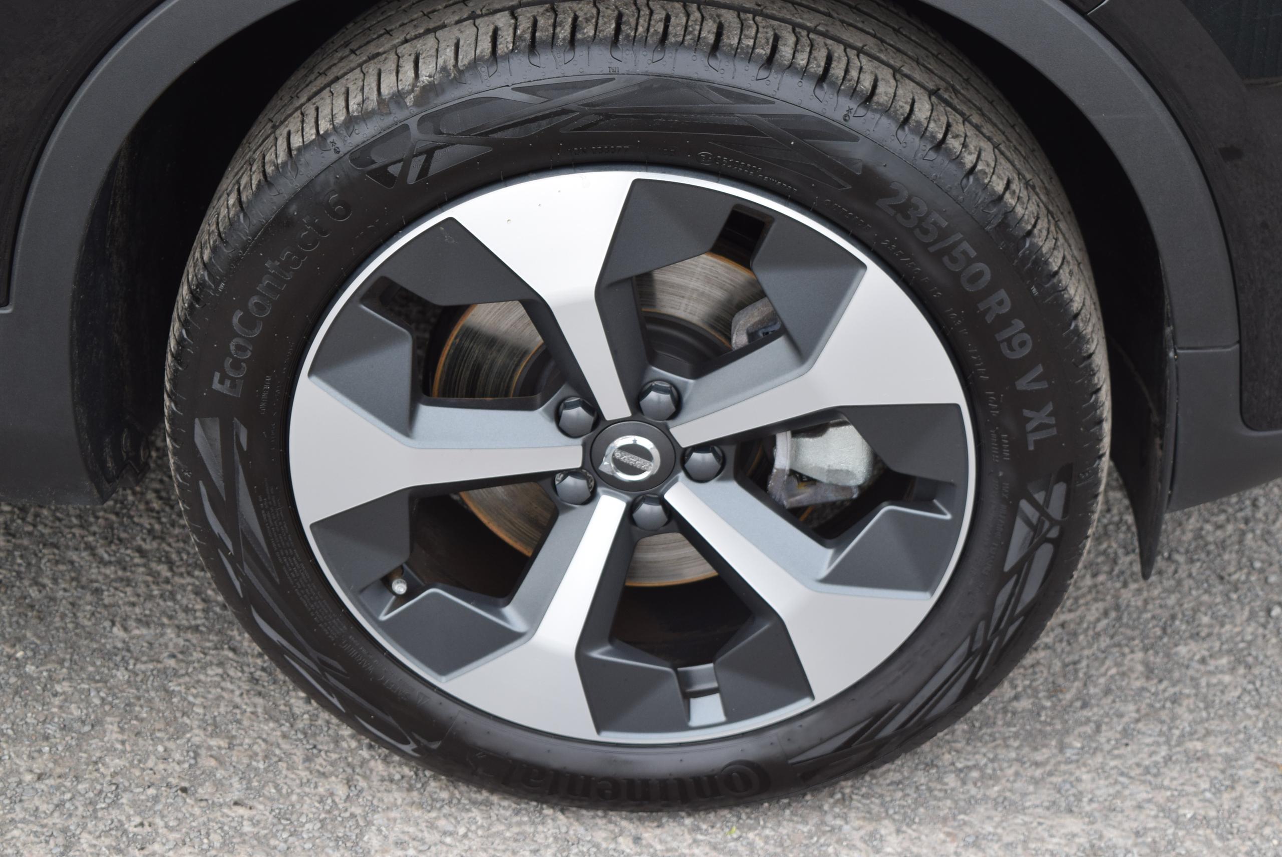 2026 VOLVO XC40 2.0 B4P Plus Dark 5dr Auto - vehicle photo 32 for sale on PureCar