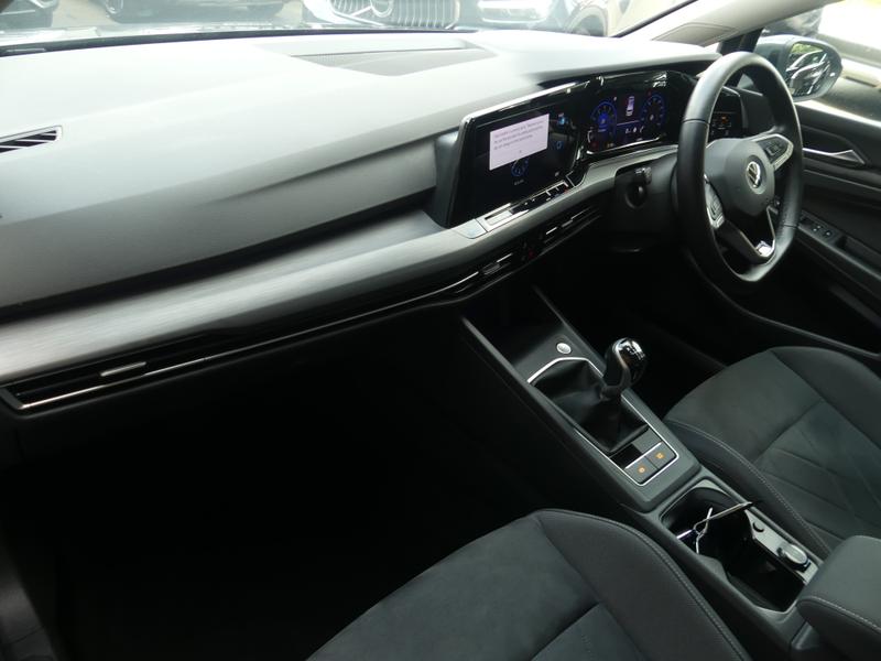 Volkswagen Golf Photo ee5adacc-9bb5-4ec8-a3fa-c1c2a0039fd9.jpg