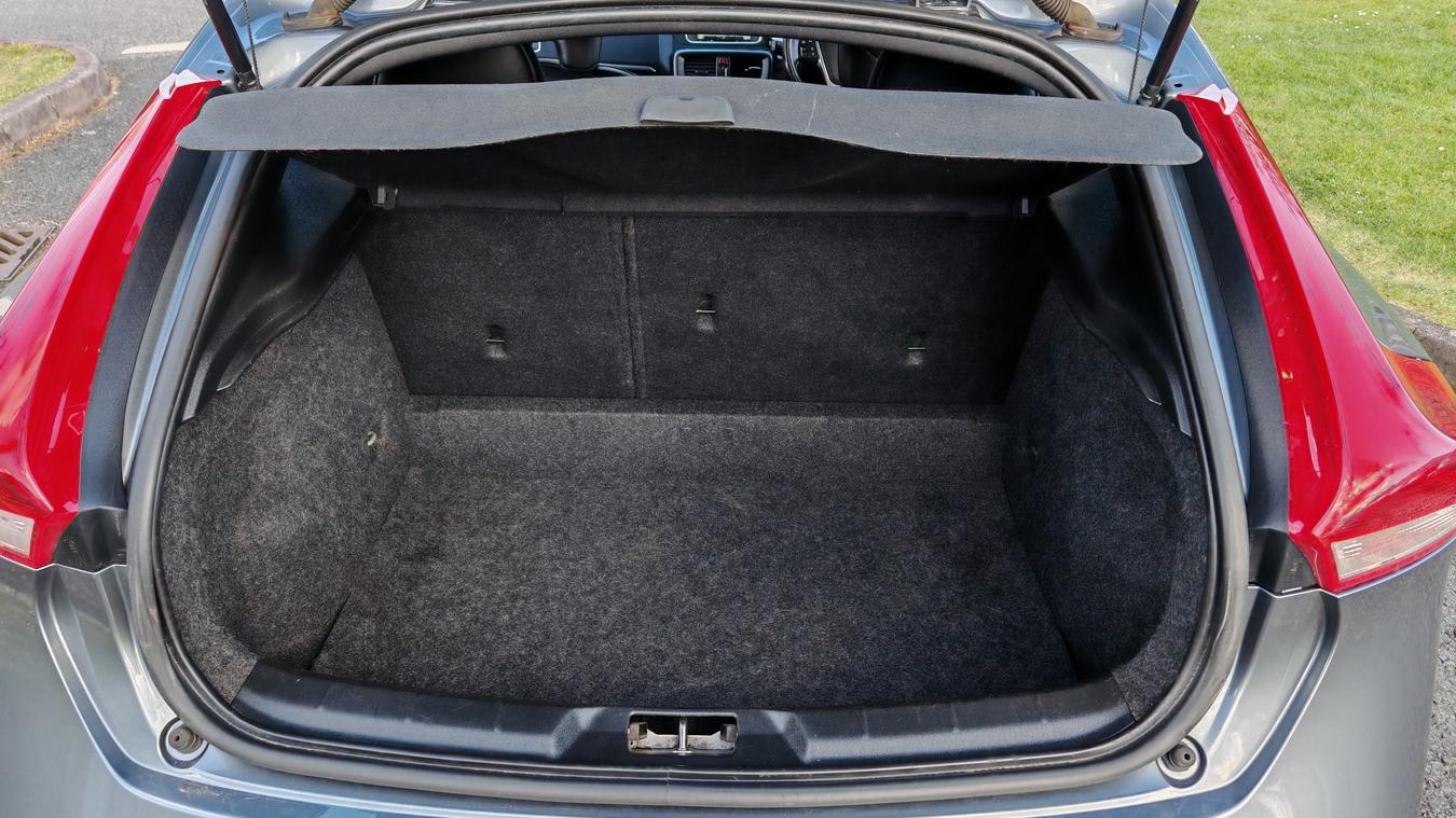 Used Volvo V40 EO66TKE 16