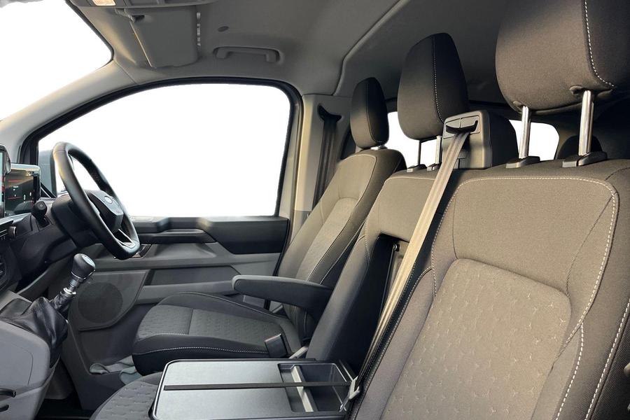 Ford TRANSIT CUSTOM Photo ee722502-6cb5-4474-b997-18cbc7e3aa88.jpg