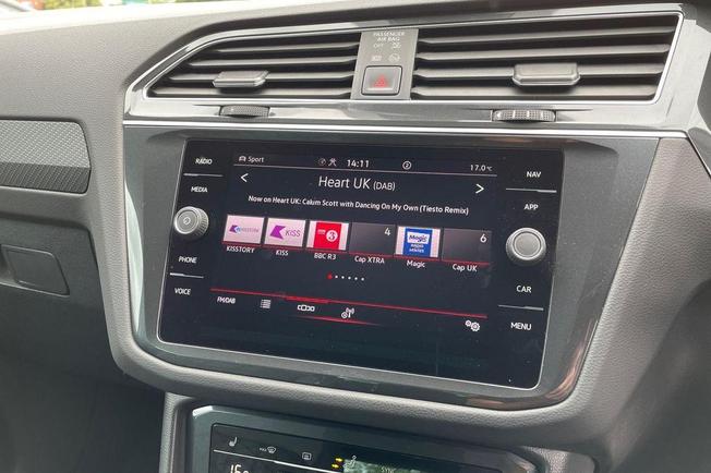 VOLKSWAGEN Tiguan Photo 19