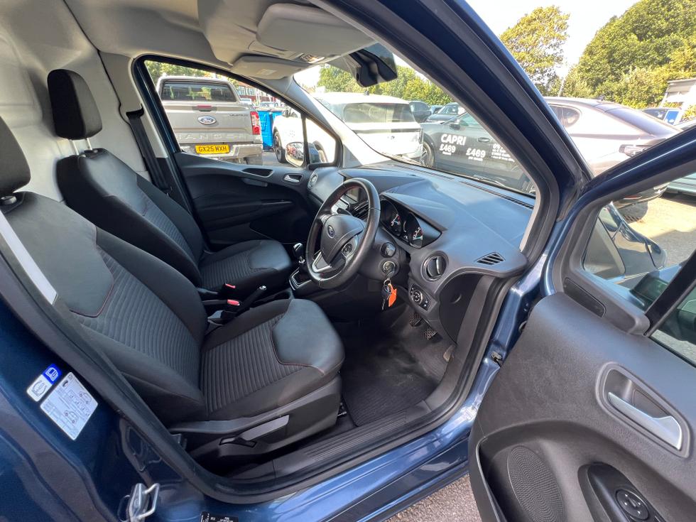 Ford Transit Courier Photo ee7f9d06-55a1-4cd8-b55b-b8df905173bb.jpeg