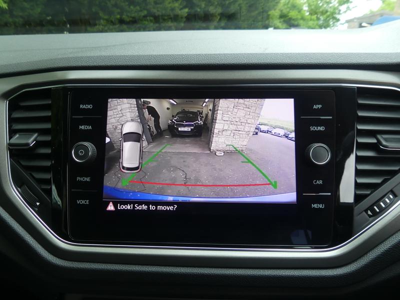 Volkswagen T-Roc Photo ee884c49-d52c-42dd-adff-f94e3e547080.jpg