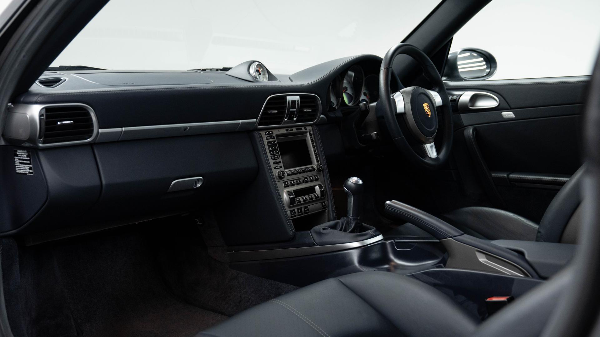 Porsche 911 Photo ee8b389c-22da-4083-a4cf-5c9e6a5ceea0.jpg