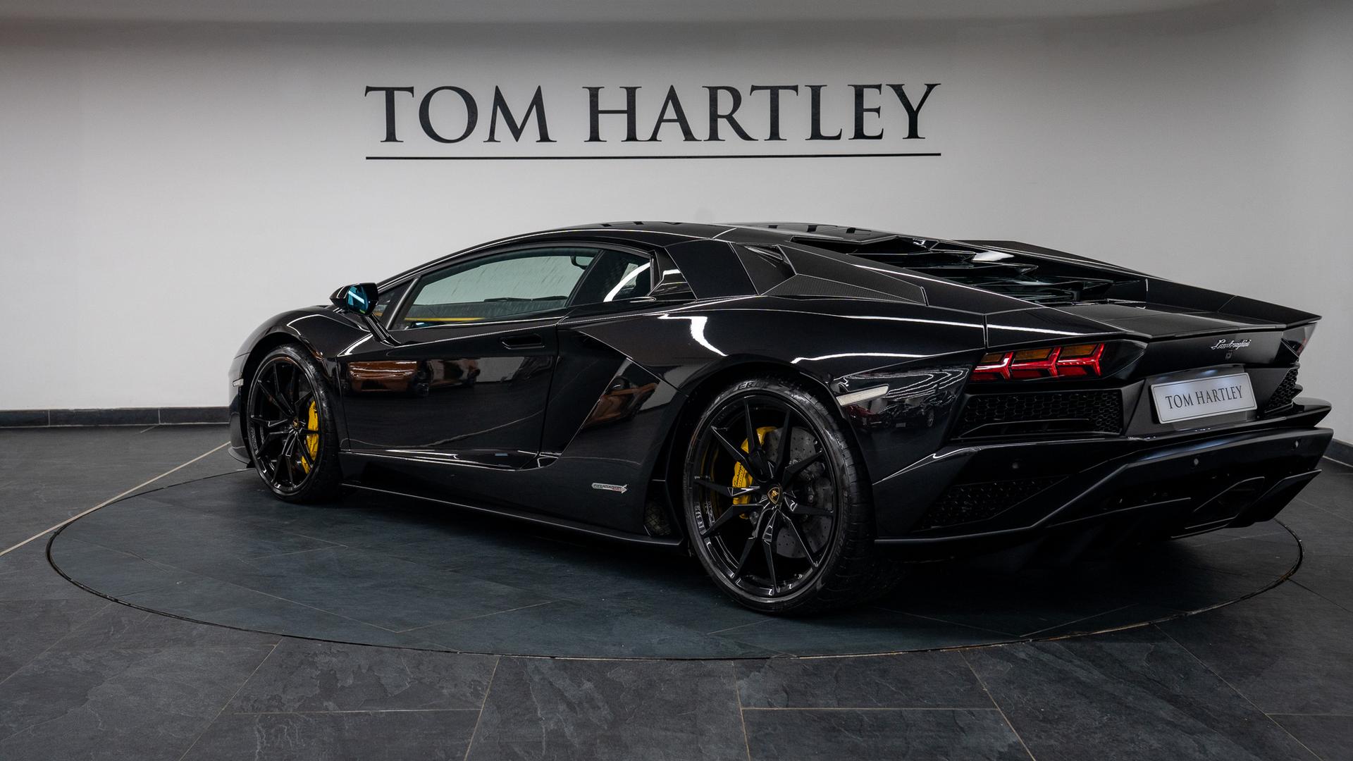 LAMBORGHINI Aventador Photo ee8b8355-15c3-47f6-8f7f-c2b8659cd94e.jpg