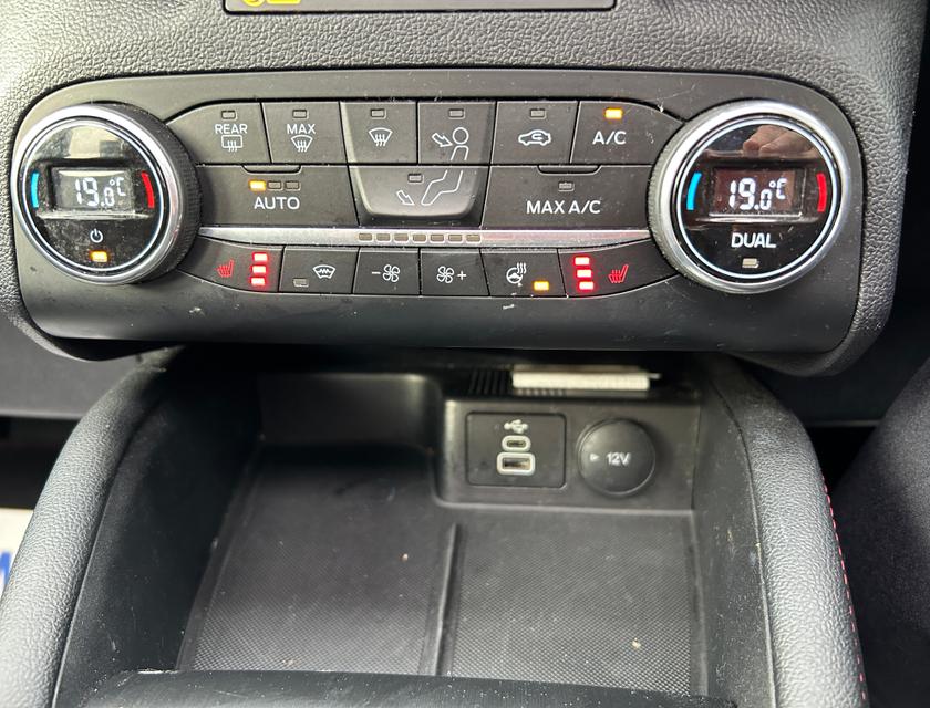Ford Kuga Photo eeb3b045-df83-4de8-9b8a-ef143eb440af.jpg