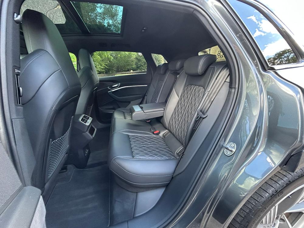 Used Audi e-tron HG72KVC 27