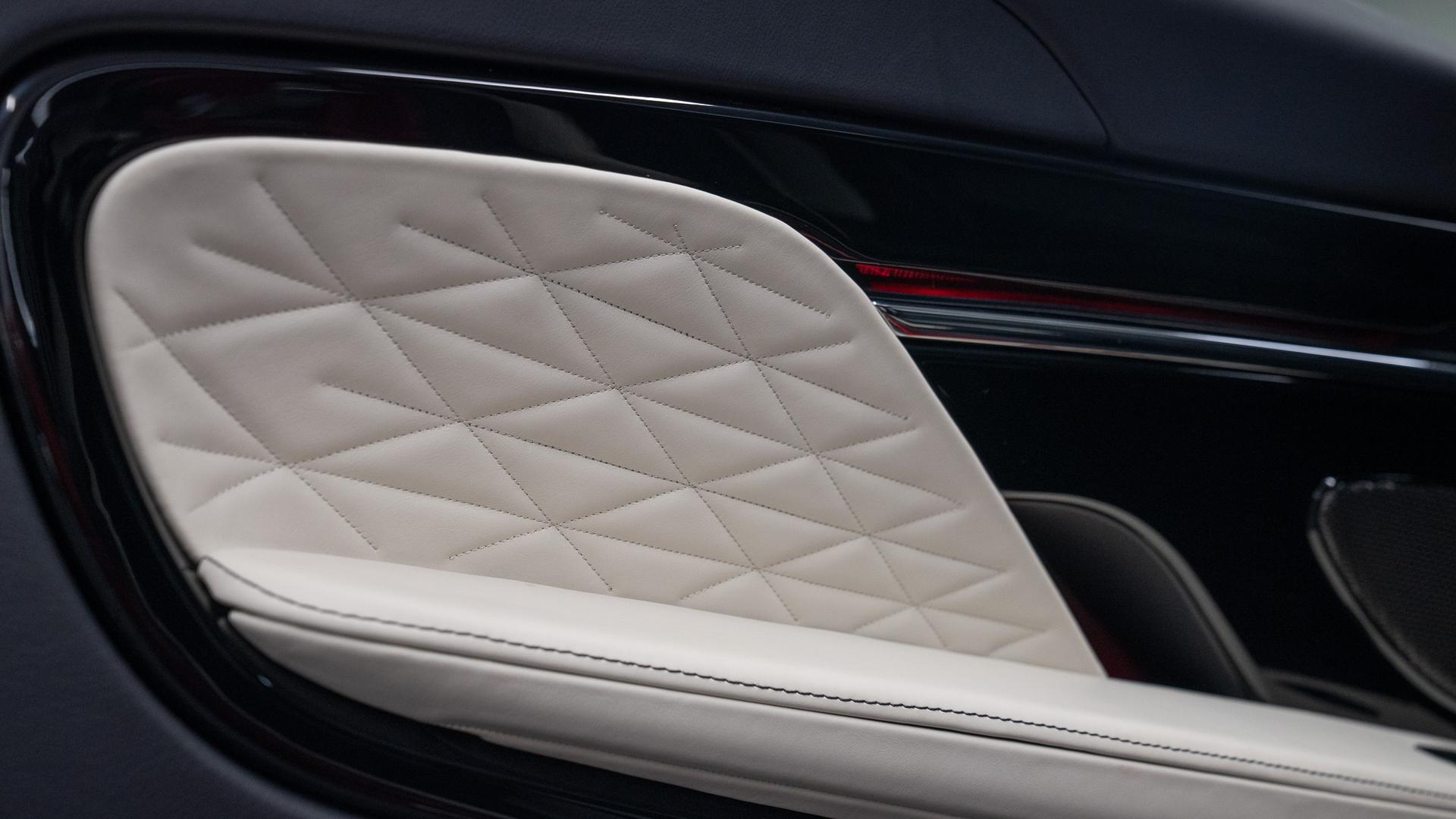 Aston Martin DB12 Photo eed5daae-86e3-49be-9b73-f62bbdba9842.jpg