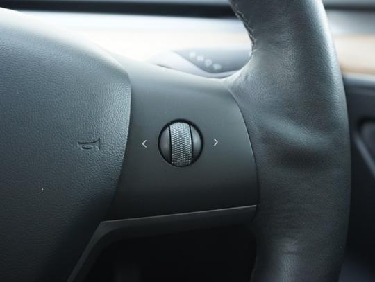 TESLA Model 3 Photo eeee6624-5a44-49d7-8005-283f3525ef3a.jpg