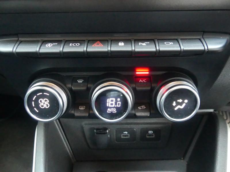 Dacia Duster Photo eefd29a2-373e-40a4-8b8e-fc66342d1a9a.jpg