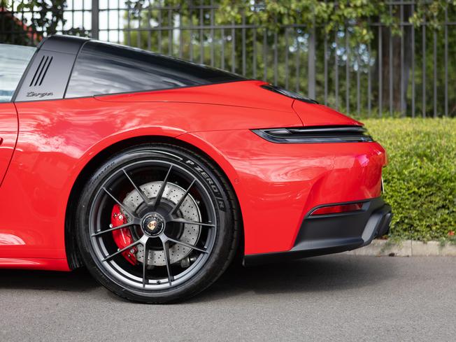 PORSCHE 911 Photo 33