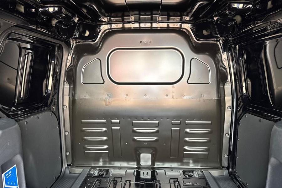 Ford E-TRANSIT COURIER Photo ef52bf21-4ed4-4267-abc5-34dc5c4a72ea.jpg