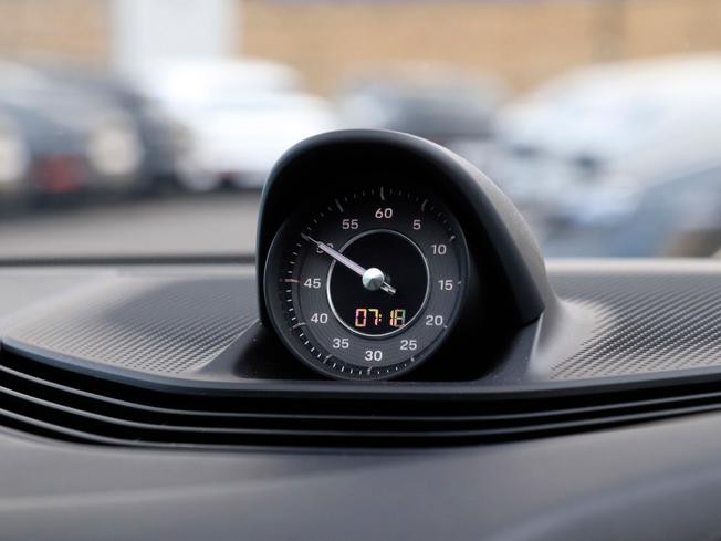 Porsche TAYCAN Photo 19