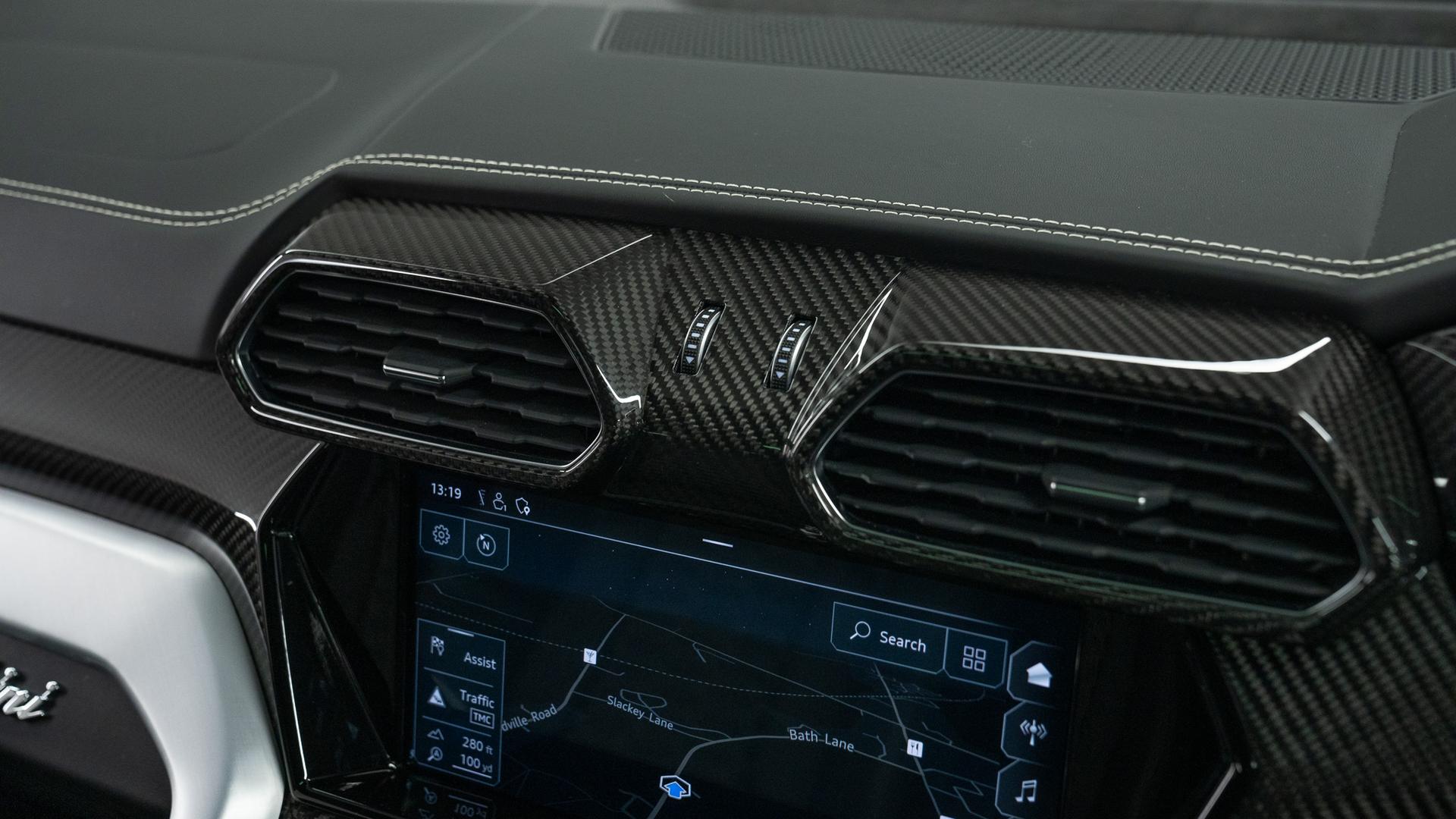 LAMBORGHINI Urus Photo ef5e3b8f-8d2f-48ea-b7f5-4df53abfabeb.jpg