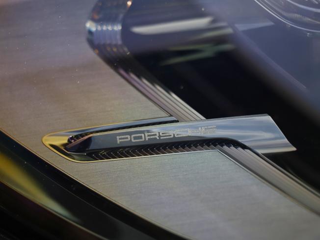 PORSCHE Panamera Photo 8