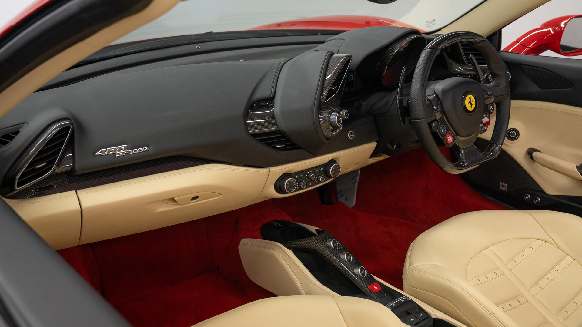 Ferrari 488 Photo ef688fc4-177b-4be1-9237-0c3c79572c79.jpg