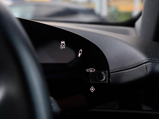 Porsche TAYCAN Photo 33