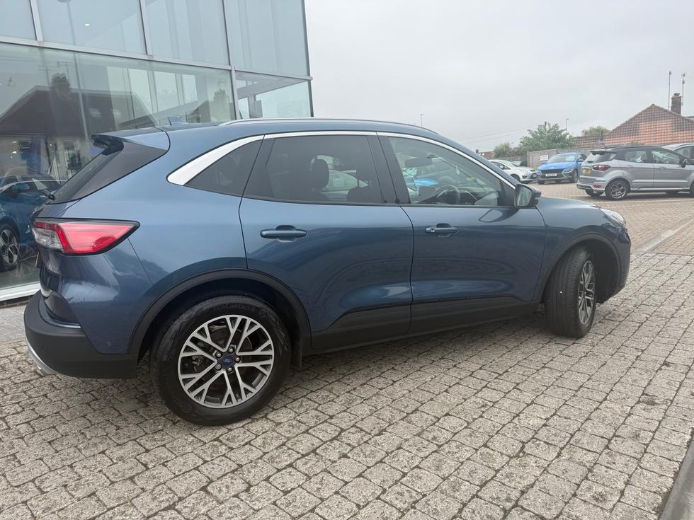 Ford Kuga Photo ef81d688-2046-4ba4-8d33-6447a5690d6d.jpeg
